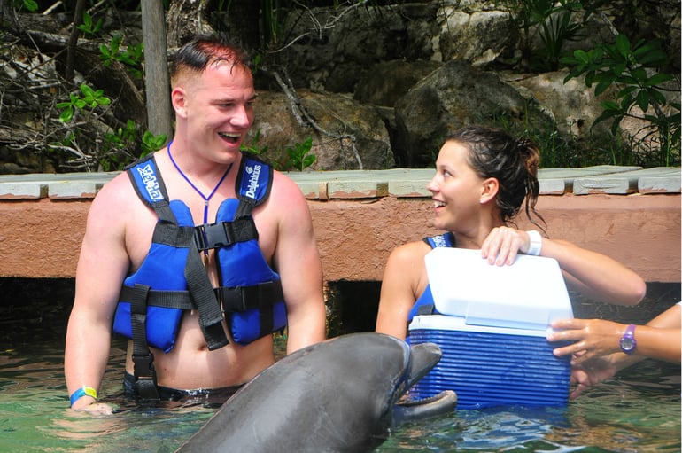 nado-delfines-cancun-matrimonio