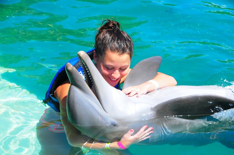 nado-delfines-cancun-matrimonio